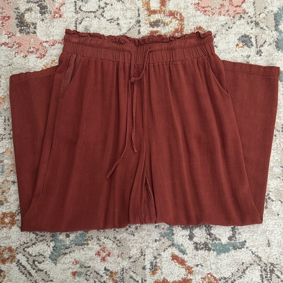 Women's Wide-Leg Linen Blend Crop Pants - Picture 3 of 5